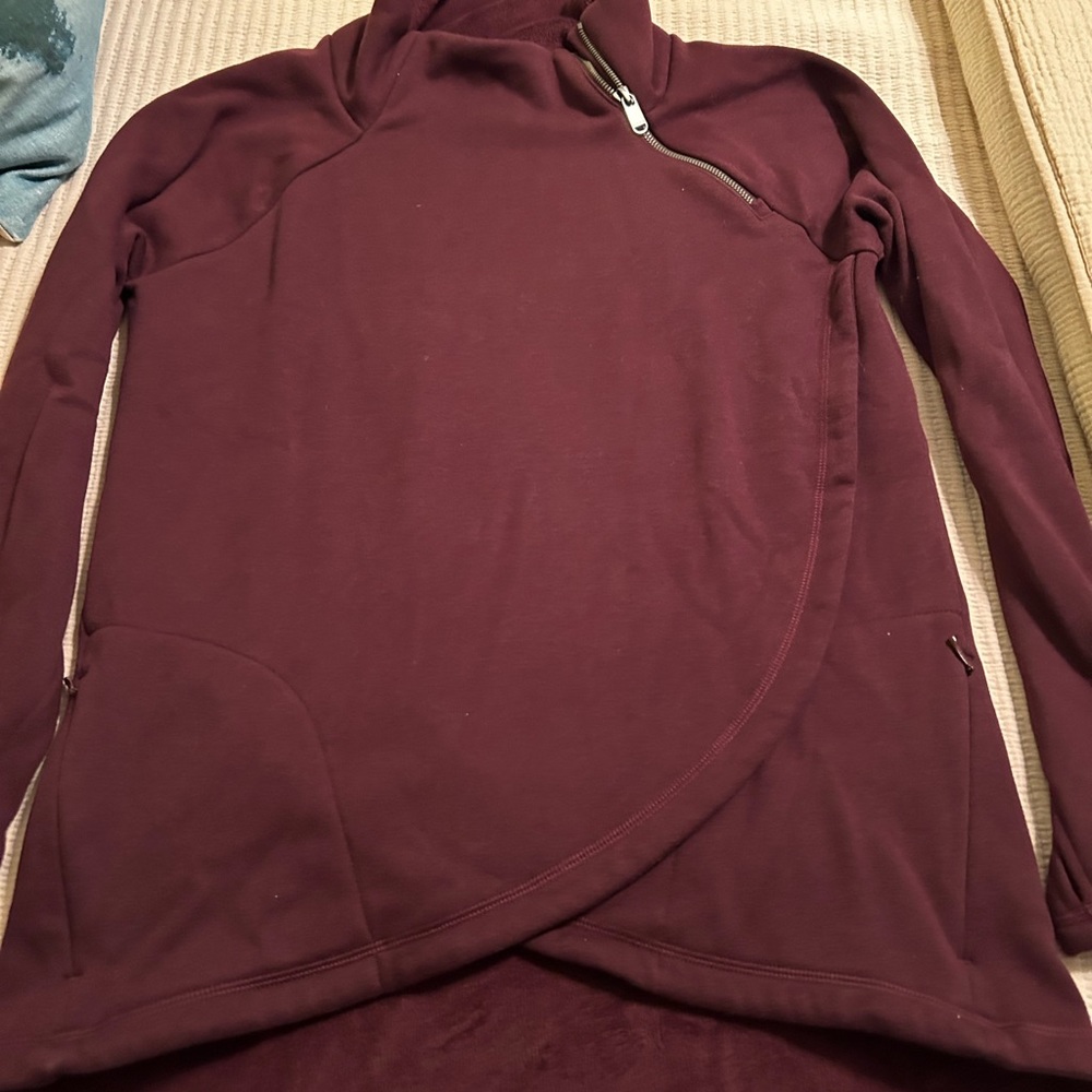Athleta 1/4 zip fleece-lined long sleeve jacket in maroon. never worn. medium.